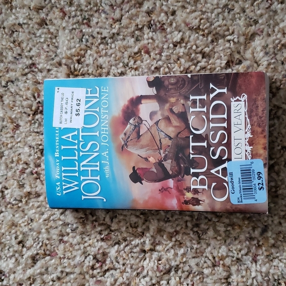 Three William Johnstone books, used. - Picture 3 of 4